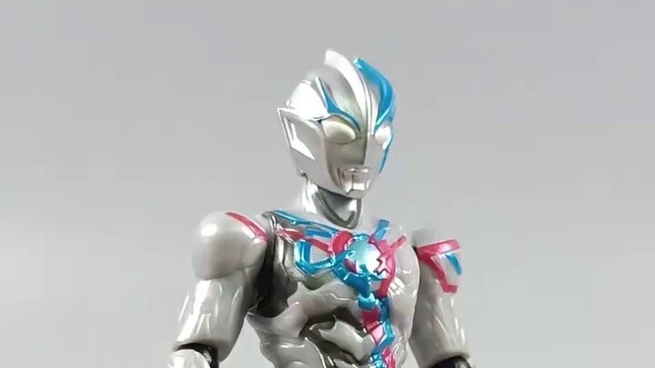 Cái nhỏ này khá độc đáo. Ultraman 6 và 7 siêu di chuyển tuyệt vời của Bandai