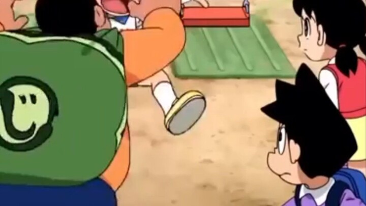 giant mengejar nobita