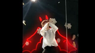 【Vương Thần Nghệ】Máu mồ hôi nước mắt hiệu ứng tự làm giống Lisa