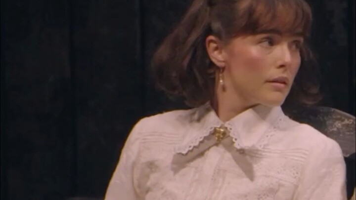 Cô ấy cần một chiếc gương ma thuật