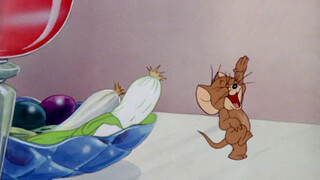 Tom gọi bạn gái về nhà