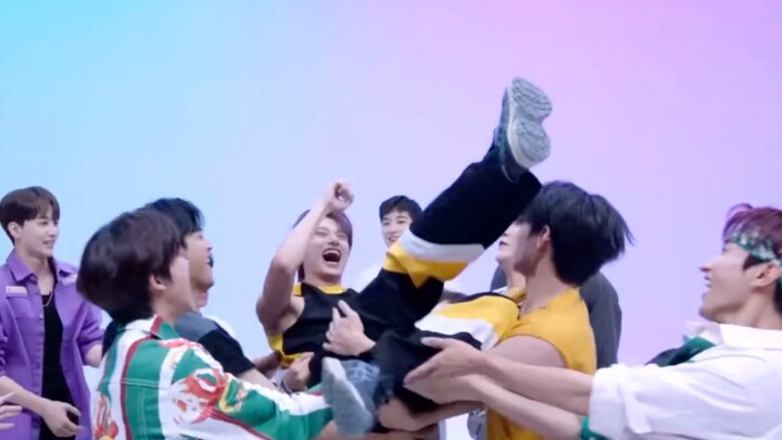 SVT phải làm cho mọi người biết rằng JUN rất hài hước mới được!