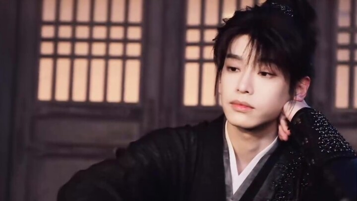 بطل الرواية المختار من السماء!! هذا الأخ أصبح وسيمًا جدًا الآن!! بانغ بانغ ذهب إلى منزل الفطر لتناول