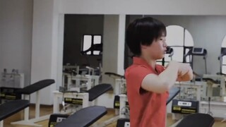 跳舞的可爱乐乐~\(≧▽≦)/~