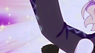 The golden crispy shark and the male protagonist turned against each other and the sand sculpture de