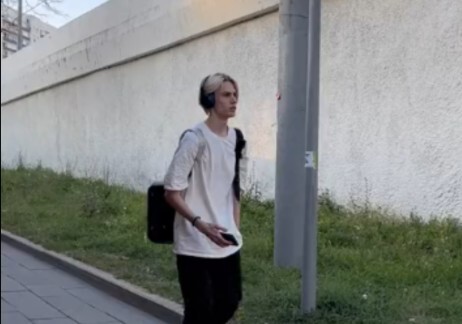 xQc illegitimate child plays private laughter on the street to torture the masses
