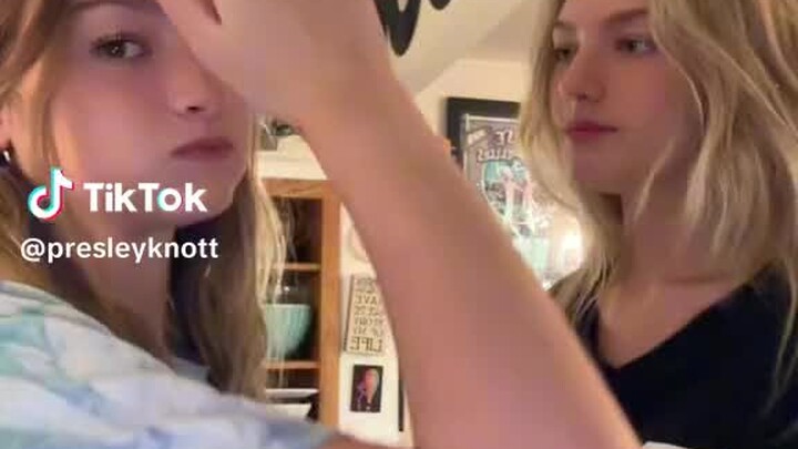 الفتيات الغربيات الأمريكيات على تيك توك