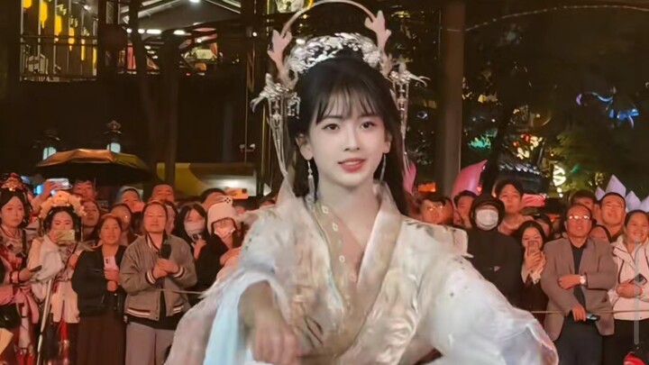 เพื่อนฉันคนหนึ่งชอบดูซินซุ่ยเสี่ยวเถียนเต้น