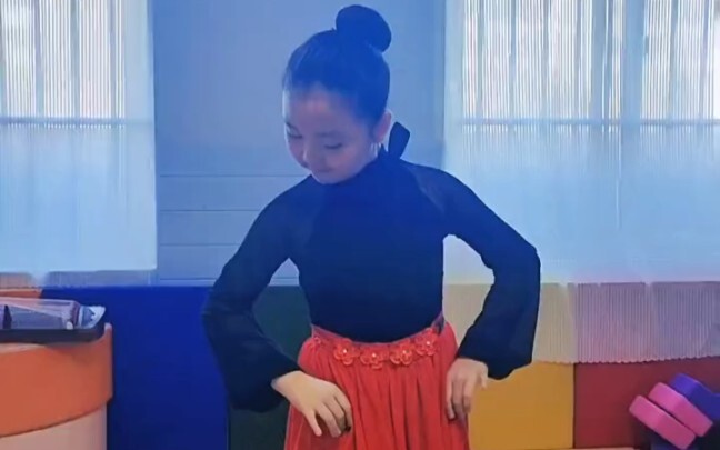 Tarian asli “Dui Jiu”: Gu Jinling, tarian ulang: Huang Ruoxi