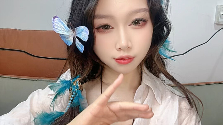 Fan ơi, gửi cho tớ chút “tâm trạng màu tím” đi, tớ sẽ giả vờ là mình đang rất cần. Rồi tớ sẽ đổi hết