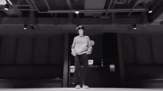 Kalau yang gempa, sepertinya si bos sedang menari popping, (bushi..