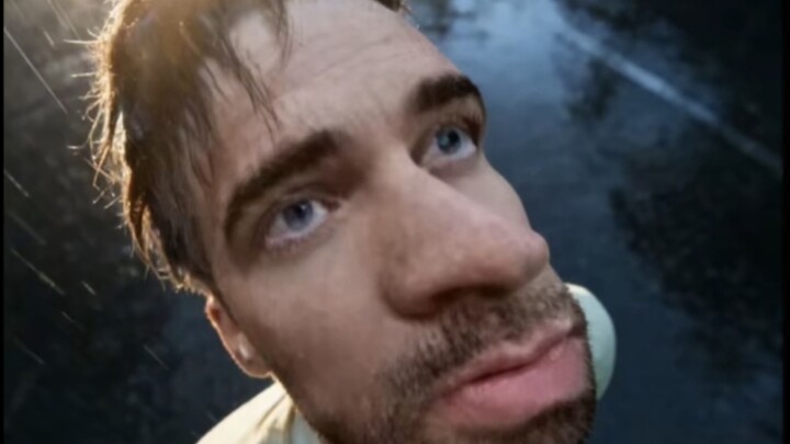 Di lembah suram dingin, angin berhembus, jangkrik musim gugur bernyanyi—si pemuda pun kembali!