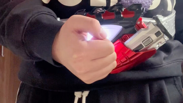 第一次买amazon的腰带。既不是csm也不是DX，玩法太少了。但是真的很喜欢惟由和千翼，果断买下了。