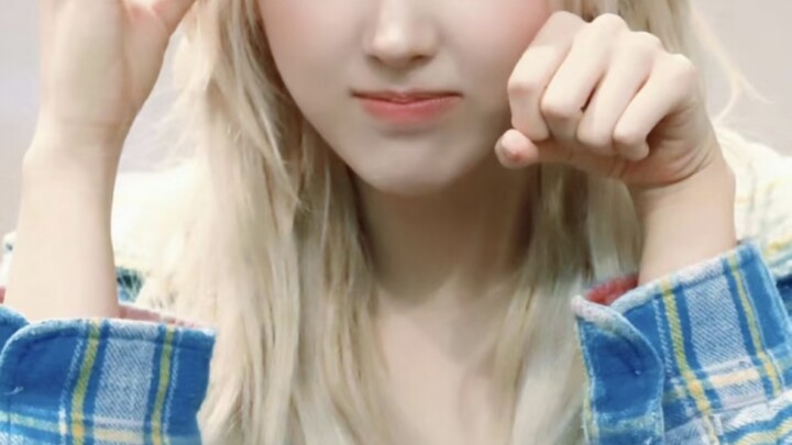 This must be why it’s so tough for her to make it in K-pop but easier in the Chinese entertainment s