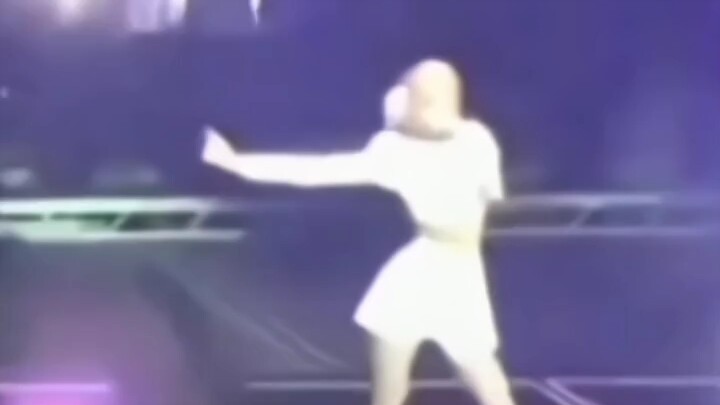 Lisa’s agent lost Lisa’s passport and even blamed Lisa for it. “Don’t mess with them… Don’t mess wit