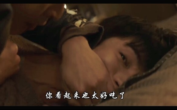 Nguyễn Lam Trúc chẳng thể nào đứng yên được nữa rồi, diễn viên phụ còn không nhịn nổi mà lao vào ôm 