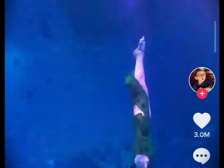 国内表演《青白缘起》出圈到国外了!