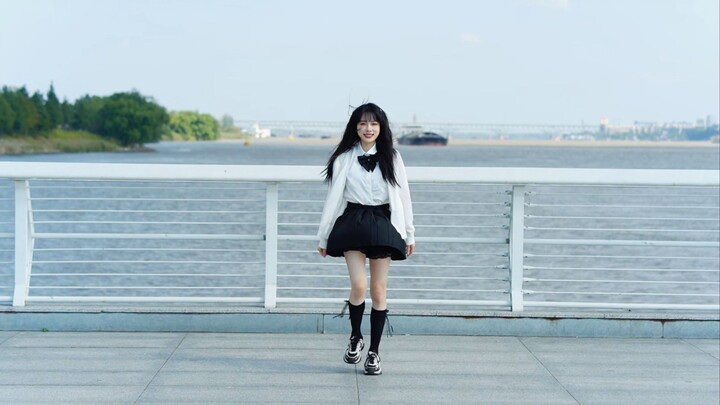 رقصة المنزل—معذرةً لأنني محبوب جدًا!!''>O<''!