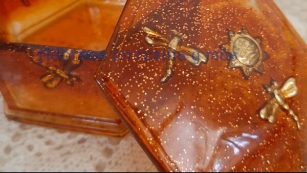 Boxes with resin lids