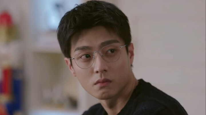 “ฉันกินของเย็นไม่ได้” อ๊ากกก ความเป็นพี่ชายอบอุ่นเต็มเปี่ยมเลยนะเนี่ย คนที่ไม่รู้คงคิดว่าเขาจะมาแย่ง