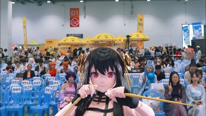 Nyonya Yor yang direplika 100% naik ke panggung—kenapa dia nggak bisa bicara karena tutup kepala ter