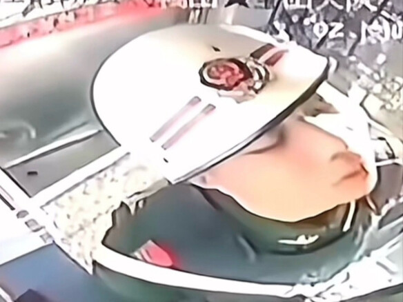 "Báo cáo trung đội trưởng, tôi không ngủ, chỉ là hạ đường huyết tái phát thôi."