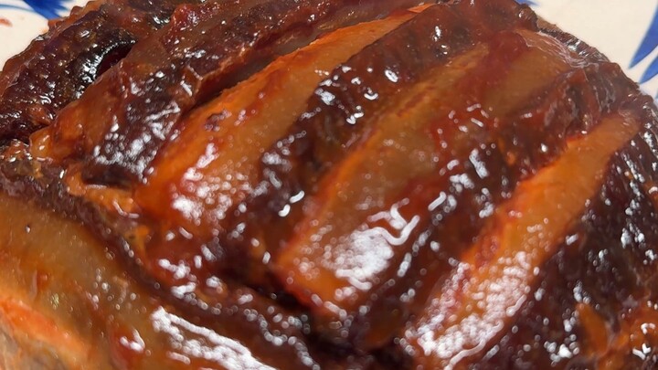 Instantly hooked: a head-to-head showdown between sweet and savory braised pork belly.