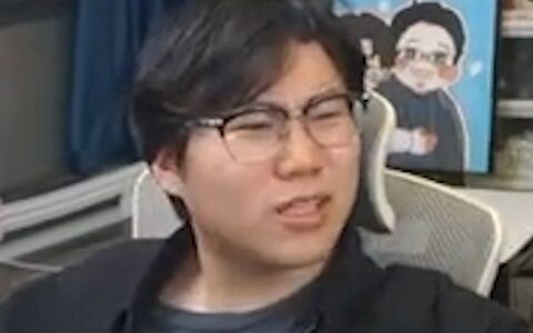 ظهور مفاجئ لـ"تشانغ جيه" في حفل المعجبين! بضع عبارات من "ني تشان" جعلت حمضي النووي يتحرك، حسنًا؟