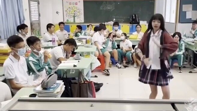 Tidak ada yang benar-benar menari ke Tanah Suci Kebahagiaan di kelas, kan?