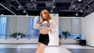 【Kucing Panda】 Maaf, ini hari lain memakai sepatu hak tinggi. Ruang latihan tari "Excuse Me-AOA".