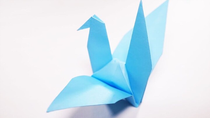 Cách gấp con hạc giấy màu xanh trên bầu trời bằng một mảnh giấy, video dạy gấp giấy origami
