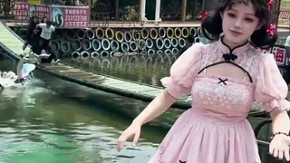Saya melihat sesuatu yang aneh di video itu