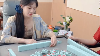 What did the exquisite girl do when she played mahjong for the first time?