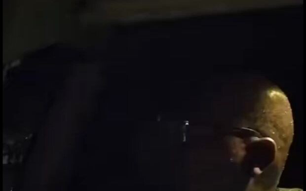 [ترجمة صينية] هل تعرف لماذا طلبت منك التوقف على جانب الطريق؟