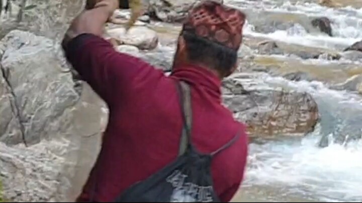 cast net fishing in Nepal | himalayan trout fishing with handmade cast net |