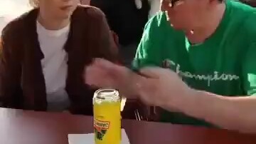 即赚你的钱，又打你的脸