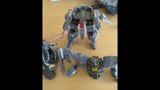 刚刚和自由大战八百回合的mb神意，已经破破烂烂的了，才不是坠机了