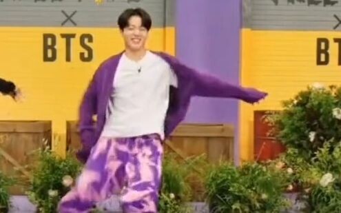 【BTS】ฉากที่กั๋วกั๋วล้มนี้ยิ่งดูยิ่งคุ้น ที่แท้ก็คือ.....