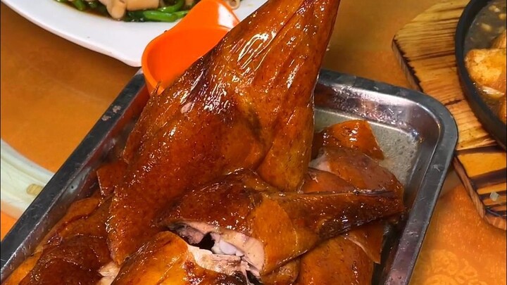 In Panyu, I found a 68‑cent half roast goose! I hereby declare this place my go-to roast goose cante