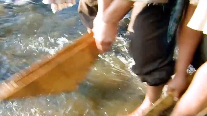 A man panned gold from river sand, only to unwittingly spark a major conflict. #ChuangGuanDong #High