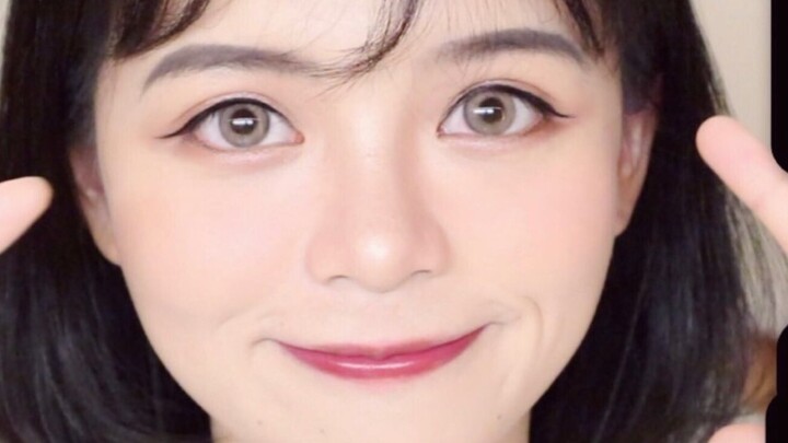 A straight foreign man in makeup dubbed in Sichuan dialect? He used lots of dirty words