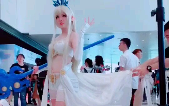【Comic Exhibition】Meet a good-looking young lady