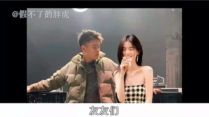 Rapper Zhou Mi menjadi “big spender” nomor satu demi cintanya, bahkan pacarnya, Zhou Xinzhu, sampai 