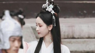 长月烬明剧组开拍前第一次亮相，陈都灵好清纯！