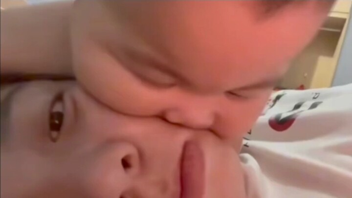 Tôi chẳng có gì để nói, các mẹ bỉm sữa ơi, đại hội những hành vi khó hiểu của trẻ nhỏ