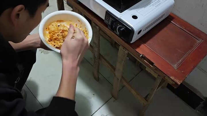 No more pretending, I’m showing off my cards, in fact I have 5 million... Tramp confesses