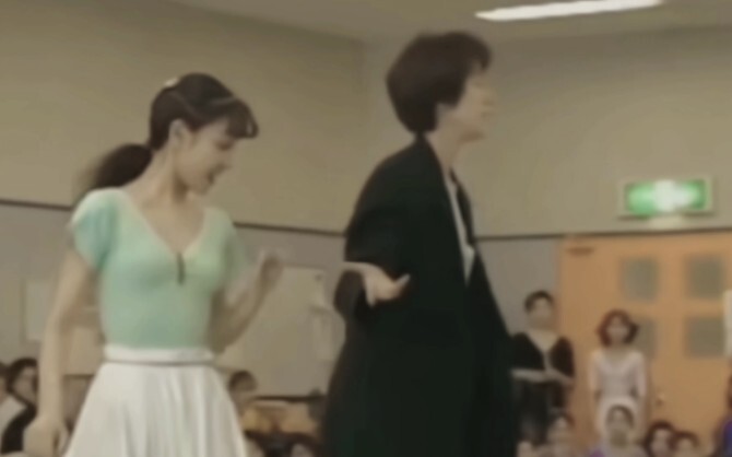 Yuki Amami x Kayo Mano Green Mantis Kunjungi Ikan Mas Kecil