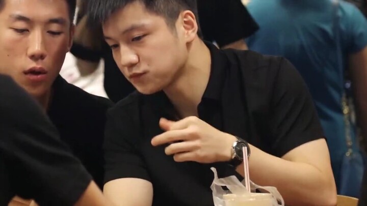 Xiaopang is truly both handsome and adorable.