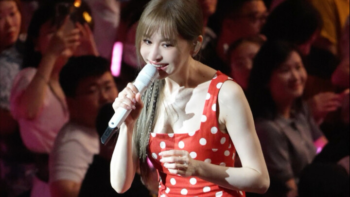 หวังซินหลิงตอบคำถามว่าทำไมถึงใส่ถุงเท้าแค่ข้างเดียว ที่แท้ก็เพราะบาดเจ็บจนต้องเย็บหลายเข็ม ช่างทุ่มเ