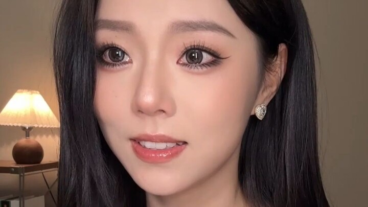 Chị gái thật xinh đẹp